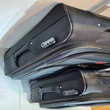 Load image into Gallery viewer, D&amp;B 2 Piece Luggage Set
